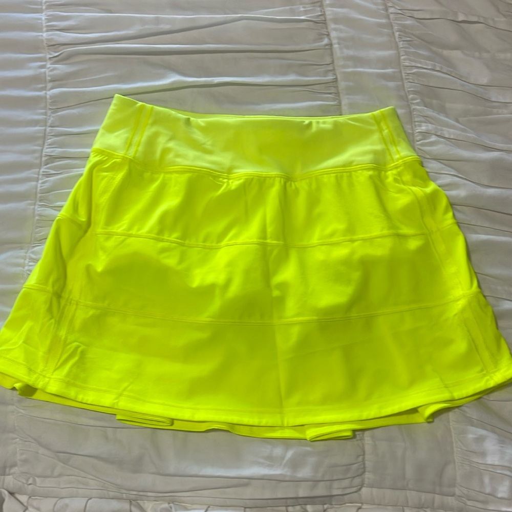 Lululemon women’s size 2 neon yellow, Pace rival MR skirt, long,built in shorts.